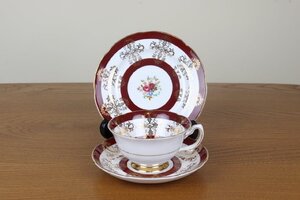 ロイヤルグラフトン　トリオ　ティーカップ　ケーキ皿　赤　花柄　イギリス　ヴィンテージ　Royal Grafton　アンティーク　食器　つ13