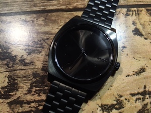 良品 良デザイン NIXON ニクソン MINIMAL THE TIME TELLER 16J オールブラック 純正ブレス クオーツ メンズ 腕時計