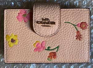 COACH コーチ カードケース　パスケース　名刺入れ　レディース　ピンク　花柄　ファッション　小物　未使用　美品