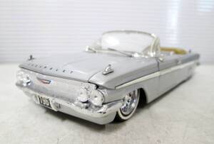 JadaTOYS　1/24　インパラ　シボレー　1961　レトロ　アンティーク　クラシック　ヴィンテージ　ミニカー　IMPALA　CHEVROLET