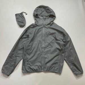 61 美品 UNIQLO ユニクロ ポケッタブル UVカット パーカ 3Dカット サイズM グレー ジップアップ ナイロン ジャケット メンズ 40603A