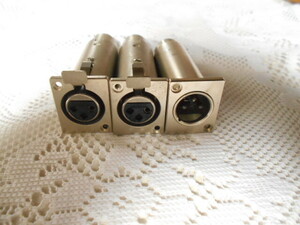 ★　XLR　レセプタクル３ピンメス~BNCメス変換コネクタ×２本　&　レセプタクル３ピンオス～BNC　メス変換×１本　現状品　中古　★