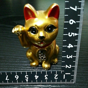 超人気☆ポリレジン製☆金の招き猫ちゃん☆置き物☆千萬両☆残1