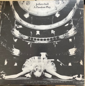 US盤 見開き・特殊ジャケ　JETHRO TULL ジェスロタル A PASSION PLAY　見開き・特殊ジャケ　CHR1040　1973年