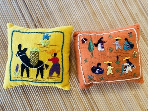 Mexico メキシコ　刺繍　ハンドメイド　ミニクッション　2つセット　casas coloniales サンミゲルデアジェンデ