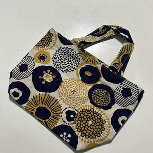 ハンドメイド　トートバッグ　毎日使える　ぽたぽたの花　北欧風　エコバック