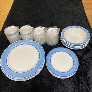 ［匿名発送、送料込み］『THOMSON POTTERY CHINA』洋食器（大皿、小平皿、小深皿、コップ）各4個セット