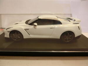 HPI製 1/43　日産　GT-R（R35）ニスモ倶楽部スポーツパッケージ　白 ＊送料660円～ 　Nissan Nismo　Club　Sports　PKG