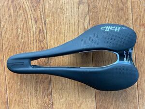 新品　セラ　イタリア　Selle Italia SLR Boost Superflow S マンガネーゼレール　幅：130mm 完成車取り外し品