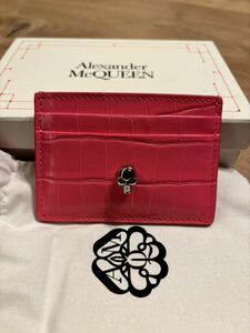 ALEXANDER MCQUEEN レザー カードケース　名刺入れ　ピンク　お洒落　可愛い　新社会人　レディース　人気　新生活　お祝い　プレゼント