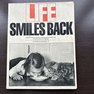 単行本 (実用) ≪洋書≫ LIFE SMILES BACK/Philip B. Kunhardt 中古本