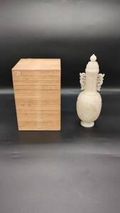 中国 古物 置物 時代物 玉物 玉壷 清時代 古玉 彫刻 細かい 人物 耳あり 蓋あり 宮廷 中国古美術 箱付き