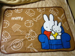 Miffy miffy ミッフィー ブランケット ひざ掛け ライトブラウン 大きい ふあふあ サイズ1000㎜-750㎜ フリース地 未使用