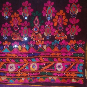 インドアンティーク民族衣装グジャラート州極細密刺繍降るミラーワーク スカート用布　稀少美品エスニック60-128cm はぎれハギレ 少数民族 