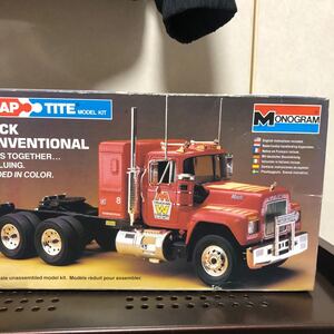 550 未組立 アメリカ モノグラム 1/32 マック コンベンショナル トラック ヘッド Mack Conventional Tractor Cab ミニカー 模型 プラモデル