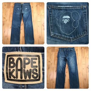 KAWS × BAPE デニム パンツ Mサイズ a bathing ape denim pants カウズ エイプ ベイプ アベイシングエイプ ジーンズ jeans NIGO i276