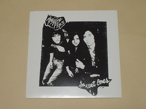 GARAGE PUNK：THE TIME FLYS / THE WET ONES(CARBONAS,BEAT BEAT BEAT,RADIOACTIVITY,CRIME,GENTLEMAN JESSE & HIS MEN,BABY SHAKES)