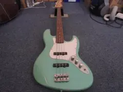 ベースギター Selder Jazz Bass blue in green