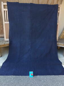 濃い色合いの中厚藍木綿古布・長い4.3幅繋ぎ・212×140㌢・重460g・リメイク素材