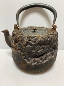 信龍堂　鉄瓶　古鉄瓶　煎茶道具　茶道具　旧家　蔵出し　古美術　骨董　蟹　岩　錆有り　現状品　