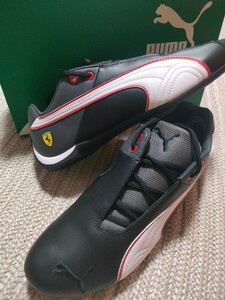 新品 定価15400 PUMA フェラーリ スニーカー 28cm フューチャーカートキャット 黒 ブラック エンブレム プーマ FERRARI コラボ 公式