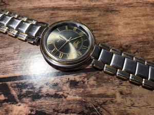 良好程度 レア ヴィンテージ Burberrys watch バーバリー SWISS MADE 8000 グレー系 コンビ 純正SSブレス クオーツ メンズ 腕時計