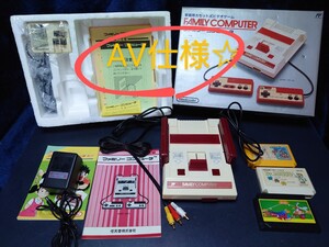 任天堂 AV仕様 ファミコン 美品 ファミリーコンピュータ 後期 説明書 シリアル一致 アダプター FC 動作品 スイッチオンで光る ソフト3本 