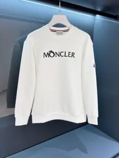 大人氣 MONCLERモンクレール美品のパーカー