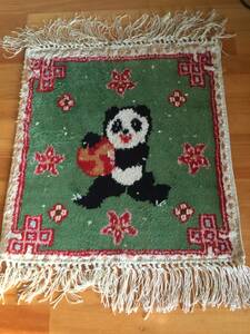 未使用　シルク絨毯マット（約30cm角）パンダ柄　送料込み