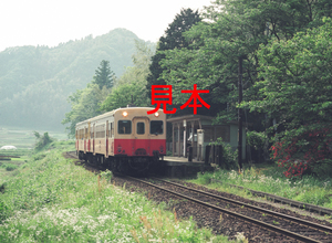 鉄道写真、645ネガデータ、114797940012、小湊鉄道、キハ、上総大久保駅、1999.05.13、（4527×3315）