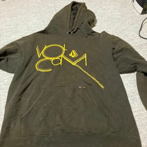 ●VOLCOM パーカー Lサイズ　　長袖