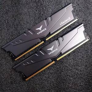 【中古】DDR4メモリ 16GB(8GBx2) TEAM T-Force Vulcan Z グレー TLZGD48G2666HC18HBK [DDR4-2666 PC4-21300] 