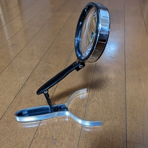 【送料込】MAGNIFIER with extension armセルフスタンディング ルーペ 自立型 拡大鏡 2倍 & 4倍の倍率 針仕事 趣味 小さな機器の修理などに