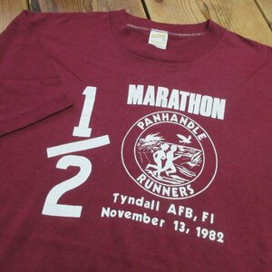 80s USA製　Tシャツ M 小豆　マラソン　1982 スポーツウエア　ビンテージ　オールド　アメカジ　古着　sy3678