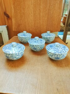 ★ 未使用品 たち吉 京唐草 お茶呑茶碗 5客セット 瀬戸焼 湯呑み 蓋付き 唐草模様 橘吉 茶器 茶道具 煎茶道具 白磁 青 蔦 上品 モダン