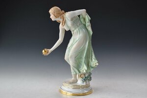 マイセン　≪ボールを拾う少女像≫　貴重な原型サイズ　【超名作・人気の人形】高さ３６ｃｍ　Meissen 美品・本物保証