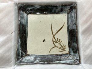 【 信楽焼 】 柳北信窯 角皿 約33x33×4cm ■ 春蘭柄 菖蒲 あやめ ■ 陶器 陶芸 大皿 和食器 ■ 英17