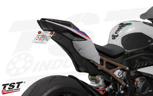 TST Industries BMW S1000RR (19-22) 可倒式 フェンダーレスキット クローズオフプレート LEDナンバー灯付き 19 20 21