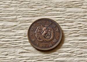 　半銭銅貨　　明治17年　　送料無料　　（10053）日本　古銭　貨幣　菊の紋章　骨董品　ポイント　近代　コイン　お金