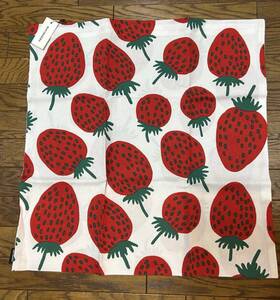 クリックポ送込♪マリメッコ♪marimekko♪いちご　pieni mansikka柄 クッションカバー　②