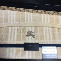 未使用　BURBERRY ベージュ 毛布 140cm x 200cmシミあり