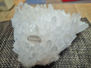 【天然石】水晶クラスター＿底面の輝きがハンパ無い！4,000g 重量感抜群です