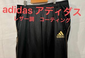 adidas アディダス 黒 ブラック ジャージ トラックパンツ スポーツ レザー調 コーティング 国旗タグ XL O 