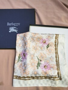 Burberrysバーバリー　ハンカチ、膝掛けハンカチ、小スカーフ　　超大判約51ｘ49.5cm 　追跡無し94円　追跡付き185円送　タグ付き未使用