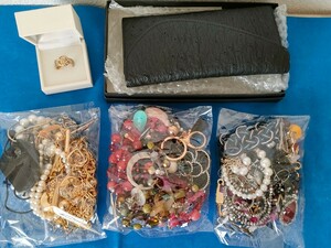 016 遺品整理品　アクセサリー　ネックレス ブローチ　など色々無選別まとめ