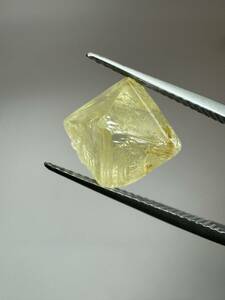 ● 【 FANCY色 原石 】ソーヤブル 大型 ダイヤモンド原石 6.885ct ファンシーライトイエロー色 