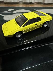 AUTO art オートアート Lotus esprit ロータス エスプリ イエロー系 ウグイス色