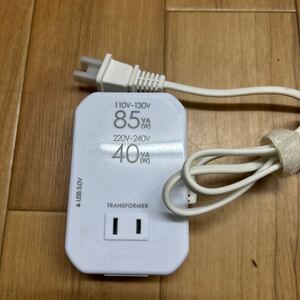 海外用薄型2口変圧器USB 110-130V/85VA 220-240V/40VA 中古現状保管品　カシムラ