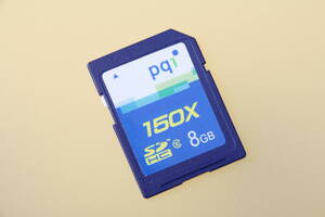 8GB SDHC カード pqi 150x