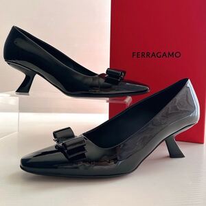 Salvatore FERRAGAMO VARA フェラガモ　ヴァラリボン　ハイヒール　パンプス　靴　極美品正規品 イタリア製　7 1/2D エナメル調 ブラック